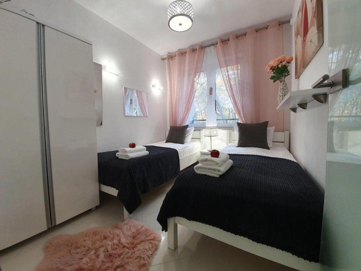 尤斯托尼莫斯基Dwie Sosny-Apartament Morski Krysztal - Apartament Dwie Sosny - Sauna, Jacuzzi, Silownia, Bawialnia - 365Pam公寓 外观 照片